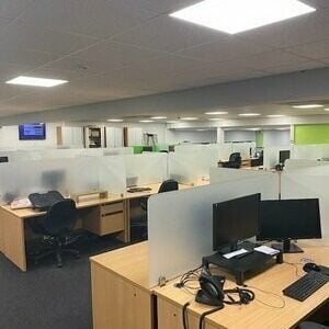 GLASS DIVIDER SCREENS